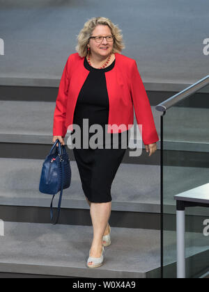 Berlino, Deutschland. Il 27 giugno, 2019. Il ministro dell'ambiente Svenja SCHULZ (SPD) 107th sessione plenaria del Bundestag tedesco a Berlino, in Germania il 27.06.2019. | Utilizzo di credito in tutto il mondo: dpa/Alamy Live News Foto Stock