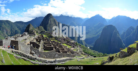 Vista panoramica di Machu Picchu (gigante immagine) (combinati e le immagini fuse) (Perù) Foto Stock