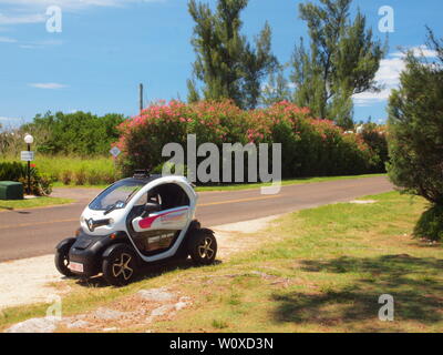 Il più recente viaggio turistico avventura in Bermuda. La Renault Twizy, un veicolo tutto elettrico che consente libertà e indipendenza ai tour in modo sicuro. Foto Stock