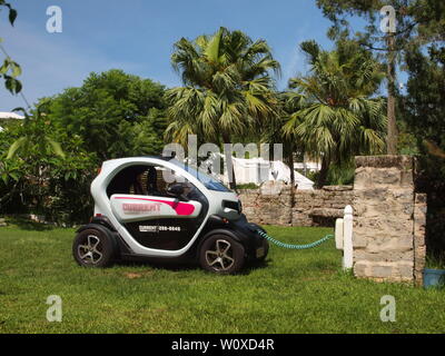 Il più recente viaggio turistico avventura in Bermuda. La Renault Twizy, un veicolo tutto elettrico che consente libertà e indipendenza ai tour in modo sicuro. Foto Stock