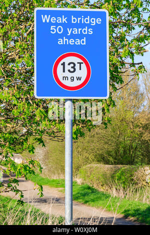 Ponte di debole peso limite segno England Regno Unito Foto Stock