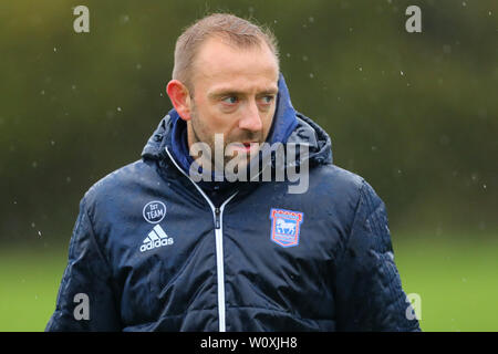 Primo allenatore della squadra di Ipswich Town, Matt GIll - Paul Lambert, Nuovo Ipswich Town Manager prima sessione di formazione - 30 Ottobre 2018 Foto Stock