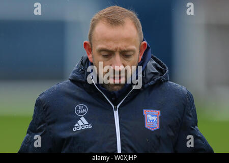 Primo allenatore della squadra di Ipswich Town, Matt GIll - Paul Lambert, Nuovo Ipswich Town Manager prima sessione di formazione - 30 Ottobre 2018 Foto Stock