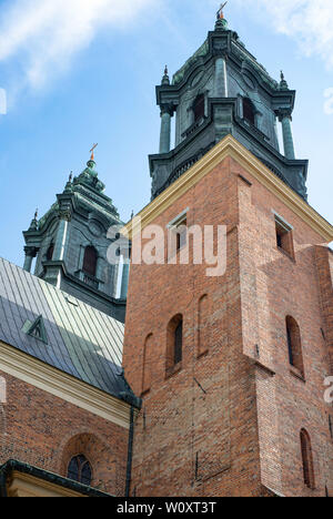 Torri, dettaglio della cattedrale di Poznan, sull'isola Ostrow Tumski tra la Cybina e fiume Warta, Polonia. Foto Stock