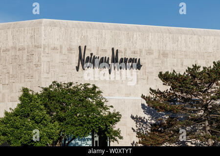 Deerfield - Circa Giugno 2019: Neiman Marcus store. Neiman Marcus è stato istituito nel 1907 II Foto Stock