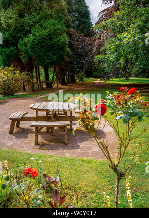 Bella Linda Vista Gardens in fiore ad Abergavenny. Foto Stock