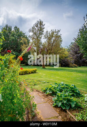 Bella Linda Vista Gardens in fiore ad Abergavenny. Foto Stock