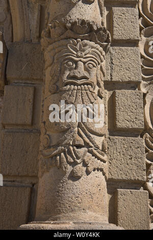 Il carving della Pachamama in stile barocco-mestizo Basílica de la chiesa di San Francisco a La Paz, in Bolivia Foto Stock