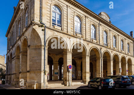 Xvi secolo Hotel de Ville e justice de paix di Place de la République, Cadillac, Gironde department, Francia. Municipio e tribunale civile. Foto Stock