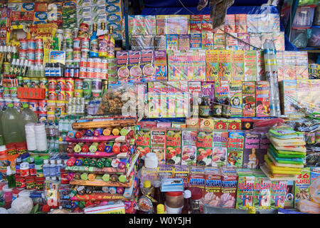 Rimedi popolari per la vendita presso il La Hechiceria streghe Mercato di La Paz in Bolivia Foto Stock