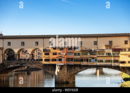 Ponte Vecchio sull'Arno, uno dei simboli di Firenze, sito patrimonio mondiale dell'UNESCO, Toscana Italia, Europa Foto Stock