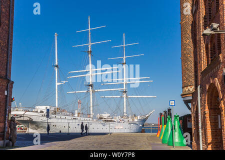 Historic Gorch Fock nave a vela nel porto di Stralsund, Germania Foto Stock