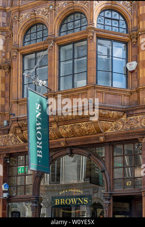 LONDON; Browns Brasserie & Bar Restaurant in Maddox Street Foto Stock