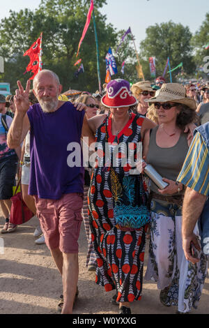 Pilton, Somerset, Regno Unito. Il 28 giugno 2019 la folla a Glastonbury Festival. Credito: Jim Houlbrook/Alamy Live News Foto Stock