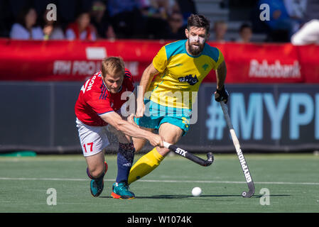 28 giugno 2019 Amsterdam, Paesi Bassi FIH Pro League Australia / Inghilterra FIH Pro League 2019 Ashley Jackson of Great Britain, Trent Mitton of Australia Foto Stock