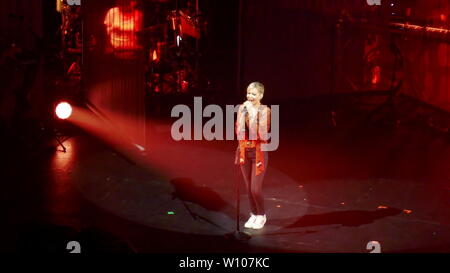 Los Angeles, California, STATI UNITI D'AMERICA 25 giugno 2019 Il cantautore Dido esegue in concerto sul suo 'Still sulla mia mente " tour il 25 giugno 2019 presso il Wiltern di Los Angeles, California, USA. Foto di Barry re/Alamy Stock Photo Foto Stock