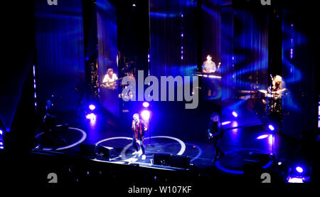 Los Angeles, California, STATI UNITI D'AMERICA 25 giugno 2019 Il cantautore Dido esegue in concerto sul suo 'Still sulla mia mente " tour il 25 giugno 2019 presso il Wiltern di Los Angeles, California, USA. Foto di Barry re/Alamy Stock Photo Foto Stock