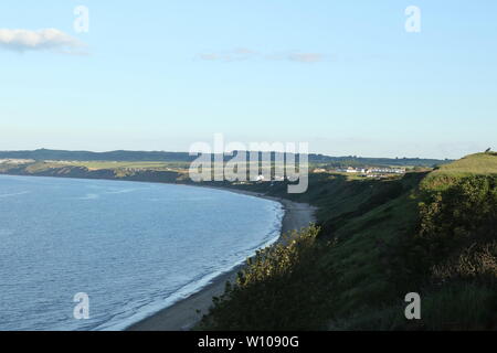 Vista del paesaggio di Bempton Cliffs presi da Filey North Yorkshire Foto Stock