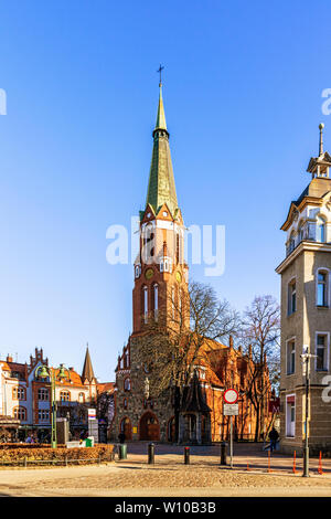 Sopot, Feb 16, 2019: vista a San Giorgio chiesa cattolica romana di Sopot. Costruito nel 1901 in stile neogotico. È il punto di riferimento degli edifici in Sopot, Pol Foto Stock