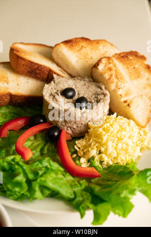 Nazionale ebraico forshmak piatto con pane tostato e Foto Stock