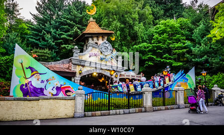 Seoul, Corea del Sud - 16 Maggio 2017: Magic Swing in Everland, Yongin. Foto Stock