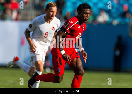 Charlotte, NC, Stati Uniti d'America. Il 23 giugno, 2019. Cuba centrocampista Aricheell Hernandez (10) nel 2019 Gold Cup match presso la Bank of America Stadium di Charlotte, NC. (Scott Kinser) Credito: csm/Alamy Live News Foto Stock