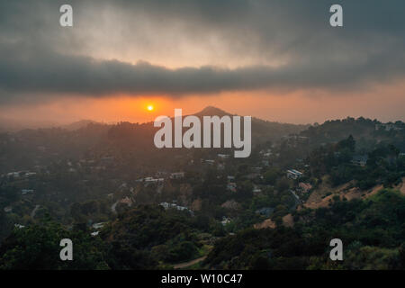 Tramonto su colline di Hollywood a Runyon Canyon Park, a Los Angeles, California Foto Stock