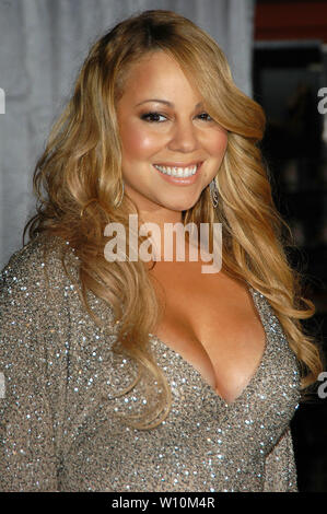 Mariah Carey segni di copie del nuovo lancio di 'L'emancipazione di Mimi: Ultra Platinum Edition" tenutasi presso il Virgin Megastore in Hollywood, CA. La manifestazione ha avuto luogo Martedì, Novembre 15, 2005. Foto di: SBM / PictureLux - Tutti i diritti riservati - Riferimento File # 33790-5531SBMPLX Foto Stock