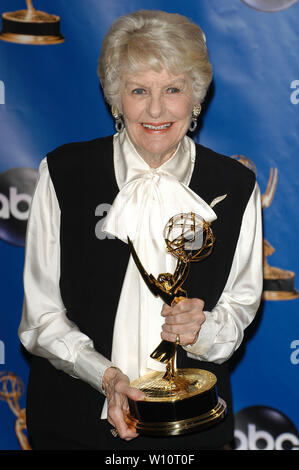 Alla 56esima edizione degli Emmy Awards - Press Room presso lo Shrine Auditorium di Los Angeles, CA. La manifestazione si è svolta domenica 19 settembre, 2004. Foto di: SBM / PictureLux - Tutti i diritti riservati - Riferimento File # 33790-5806SBMPLX Foto Stock