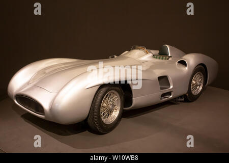 Anni Cinquanta il futuristico Mercedes Freccia d'argento Grand Prix Racing vettura guidata da legend Stirling Moss.La velocità massima di 300 km/h da 2,5 litri a 8 cilindri del motore. Foto Stock