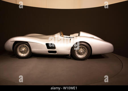 Anni Cinquanta il futuristico Mercedes Freccia d'argento Grand Prix Racing vettura guidata da legend Stirling Moss.La velocità massima di 300 km/h da 2,5 litri a 8 cilindri del motore. Foto Stock