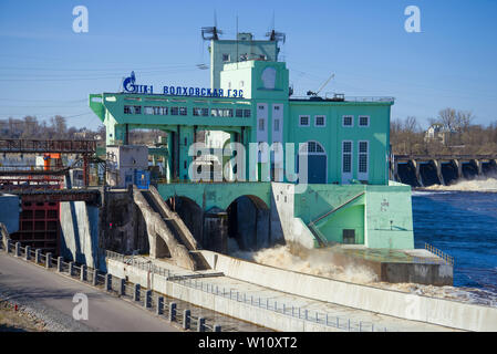 VOLKHOV, Russia - 14 Maggio 2017: l'edificio del Volkhov centrale idroelettrica di close-up su un soleggiato giorno di maggio Foto Stock