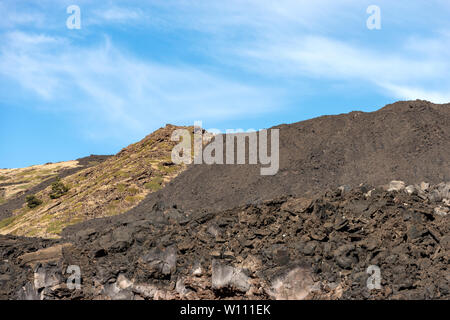 Dettaglio della lava solidificata del flusso. Il monte Etna, Sicilia Isola, Catania, Italia (Sicilia, Italia) Foto Stock