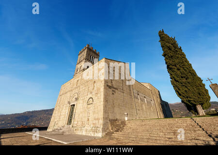 Barga Cattedrale di Saint Christopher (Collegiata di San Cristoforo) in stile romanico, X secolo, provincia di Lucca, Toscana, Italia, Europa Foto Stock