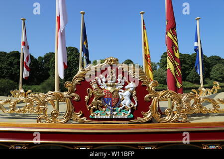 Queen's Royal Barge Vincenzo, Tudor Pull, 29 giugno 2019. Hampton Court Palace, East Molesey Surrey, Inghilterra, Gran Bretagna, Regno Unito, Gran Bretagna, Euro Foto Stock
