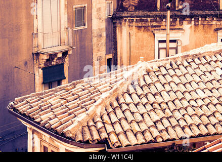 Sicilia tramonto con tetti di Catania, antenna cityscape Foto Stock