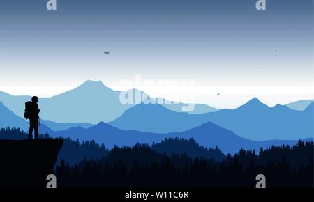 Illustrazione realistica del paesaggio di montagna con la foresta di conifere sotto il cielo blu con uccelli in volo. Escursionista solitario permanente sulla parte superiore e cercando in va Illustrazione Vettoriale