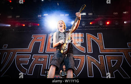 Copenaghen, Danimarca - Giugno 21st, 2019. Artiglieria aliena, l'heavy metal rock band da Nuova Zelanda, esegue un concerto dal vivo durante il danese heavy metal festival Copenhell 2019 a Copenaghen. Qui bass player Ethan Trembath è visto dal vivo sul palco. (Photo credit: Gonzales foto - Pietro Troest). Foto Stock