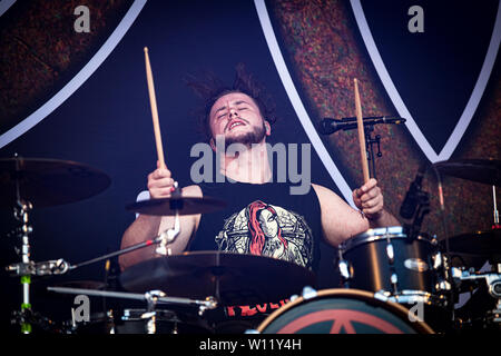 Copenaghen, Danimarca - Giugno 21st, 2019. Artiglieria aliena, l'heavy metal rock band da Nuova Zelanda, esegue un concerto dal vivo durante il danese heavy metal festival Copenhell 2019 a Copenaghen. Qui il batterista Enrico de Jong è visto dal vivo sul palco. (Photo credit: Gonzales foto - Pietro Troest). Foto Stock