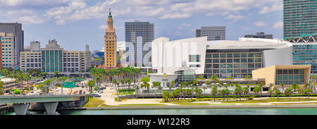 Miami, Florida, Stati Uniti d'America-20 maggio, 2019: panoramica del porto di Miami in un luminoso giorno di sole Foto Stock