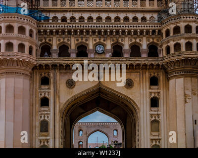 Il Charminar, simbolo di Hyderabad, iconico monumento e di una moschea in India ha visitato da turisti Foto Stock