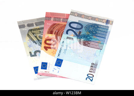 5, 10, 20 le banconote in euro isolati su sfondo bianco Foto Stock