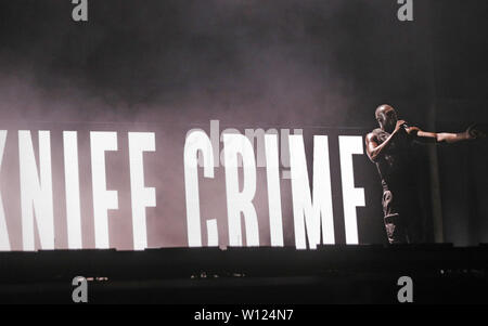 Stormzy eseguendo sulla fase della piramide durante il festival di Glastonbury, presso l'azienda agricola degna in Pilton, Somerset. Stampa foto di associazione. Picture Data: Venerdì 28 Giugno, 2019. Foto di credito dovrebbe leggere: Yui Mok/PA FILO Foto Stock