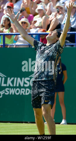 Taylor Fritz (USA) celebra dopo wining match point nel finale di natura internazionale della valle in Devonshire Park, Eastbourne, Inghilterra, Regno Unito. Il 29 giugno, 2019. Foto Stock