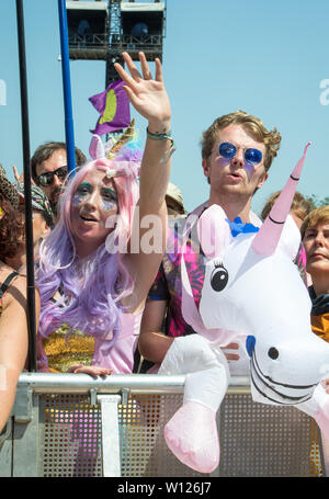 Glastonbury, Pilton, Somerset, Regno Unito. Il 29 giugno, 2019. Anne-Marie esegue sulla fase della piramide a Glastonbury Festival Sabato 29 Giugno 2019. Foto di Tina Korhonen/ Credit: prospettiva femminile/Alamy Live News Foto Stock