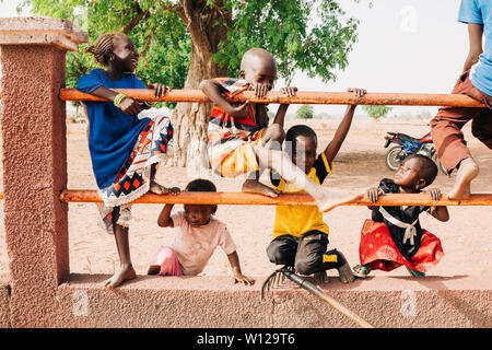 Bambini che giocano a Saint-Louis, Senegal Foto Stock