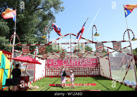 Il Cocco timido, carradori fiera del vapore, Peckham Rye Common, Londra, Regno Unito, 29 giugno 2019, Foto di Richard Goldschmidt Foto Stock