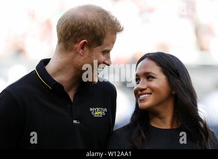 Il Duca e la Duchessa di Sussex frequentare la Boston Red Sox vs New York Yankees di baseball gioco al London Stadium a sostegno dell'Invictus Games Foundation. Foto Stock