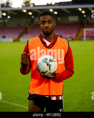 3 è il numero magico! JUNIOR OGEDI (Derry City FC) con il match ball dopo segnando un hat-trick durante il SSE Airtricity league fixture tra Co Foto Stock