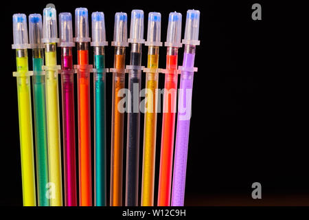 Materiali per la scrittura. Gel colorato aste per penne. Foto Stock